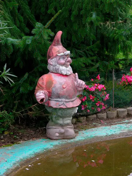 Garden Gnome Edge Pond — Stock Photo, Image