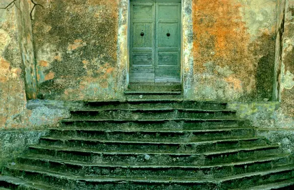 Puerta Escaleras Casa Ruinas —  Fotos de Stock