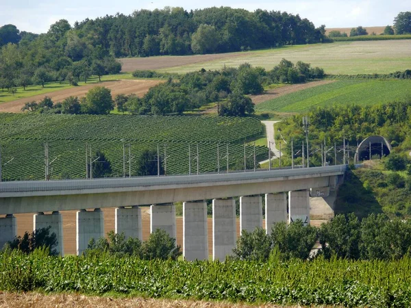 Eisenbahnbrücke Enztalbrücke Hochgeschwindigkeitsstrecke Stuttgart Mannheim Stromversorgung Strommasten — Stockfoto