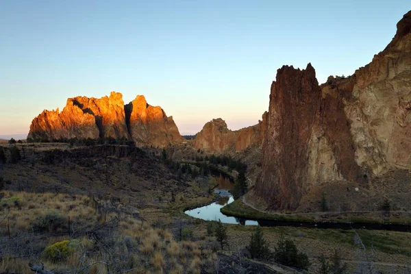 Smith Rock Group, Sunrise, Crooked River, Smith Rock State Park, Oregon, USA, North America