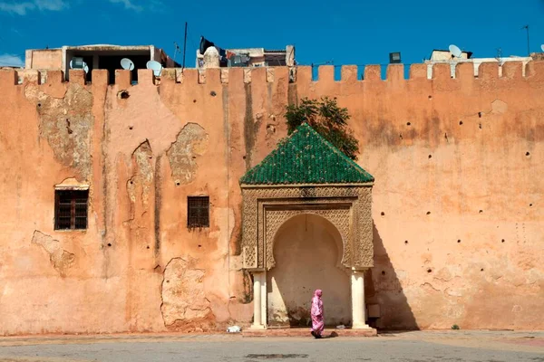 摩洛哥Meknes中心El Hedim广场的城墙 — 图库照片