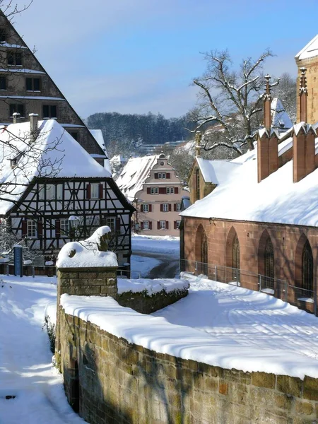 Klooster Binnenplaats Met Stadhuis Kloosterkerk Maulbronn Klooster Met Sneeuw Winter — Stockfoto