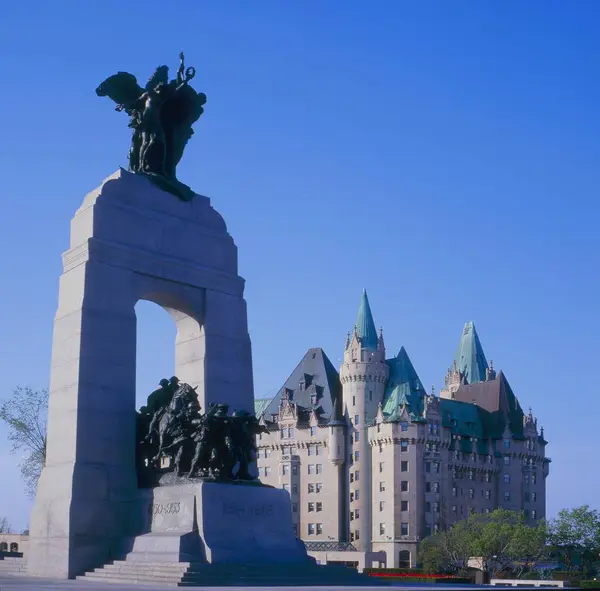 Canada Ontario Ottawa Canadian War Memorial Chateau Laurier North America — Stock Photo, Image