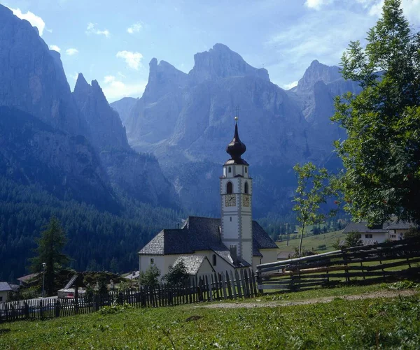 Церковная Башня Горной Деревне Col Fosco Stella Group Dolomites Italy — стоковое фото