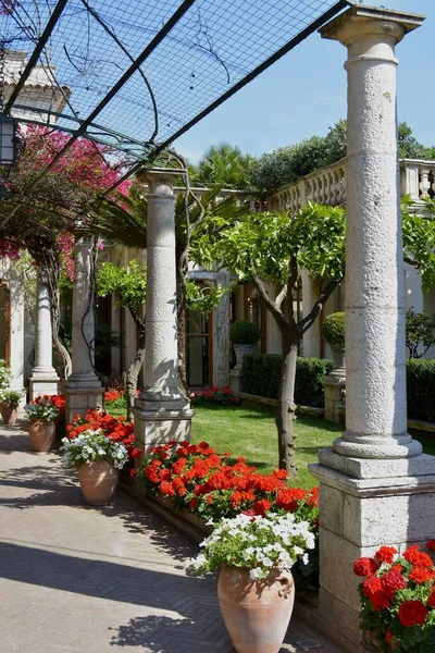 Italia Italia Sicilia Taormina Jardín Con Flores Europa —  Fotos de Stock