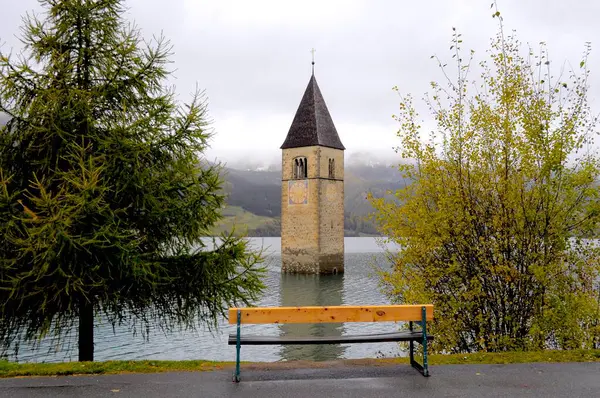 Austria Reschensee Church Tower Water Bad Weather Autumn Lago Resia — Stock Photo, Image