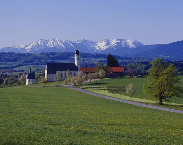 Primavera Igreja Wildparting Irschenberg Auto Estrada Salzburgo Com Montanhas Chiemgau — Fotografia de Stock