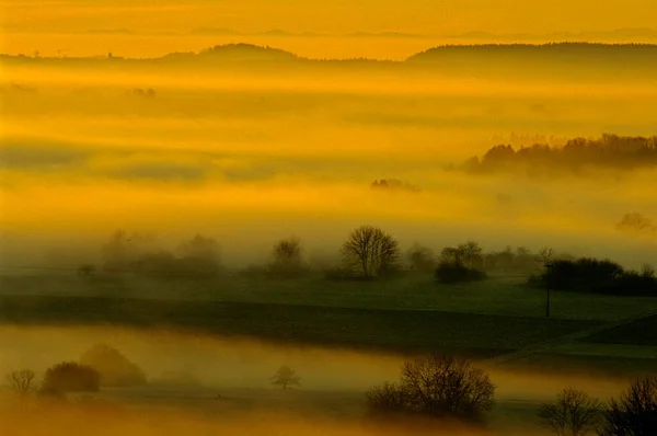 Mglisty Krajobraz Wschodem Słońca Albach Szwabskich Badenia Wirtembergia Niemcy Europa — Zdjęcie stockowe