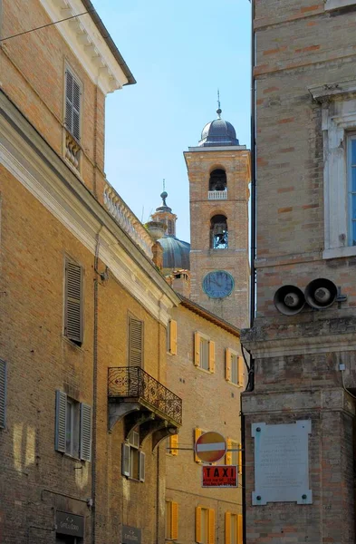 イタリア イタリア マルシェ ウルビーノ 市内中心部 古い町 狭い路地 ヨーロッパ — ストック写真