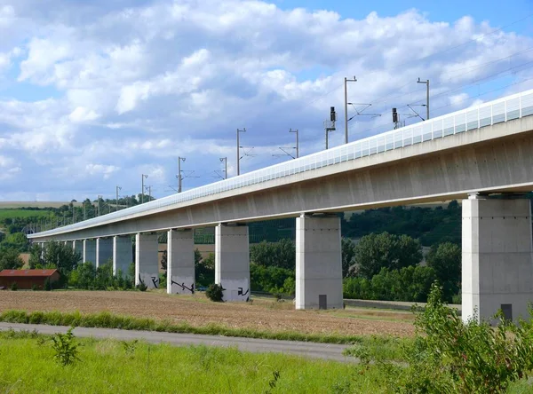 Railway bridge, Enztal bridge, Stuttgart-Mannheim high-speed railway line, field path, power pole, overhead line
