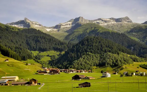 スイス トゥシスへの鉄道線 マッターホルンゴッサード鉄道 ヨーロッパ — ストック写真