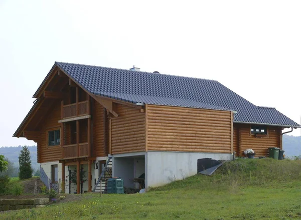 Neubau Holzhaus Einfamilienhaus — Stockfoto