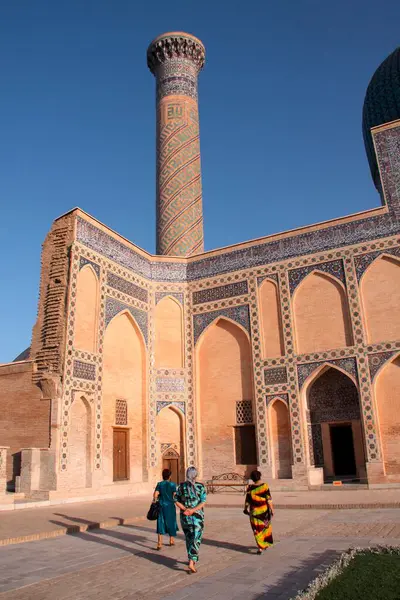 Visitors Gur Emir Mausoleum Burial Place Tamerlan Samarkand Uzbekistan — Stock Photo, Image