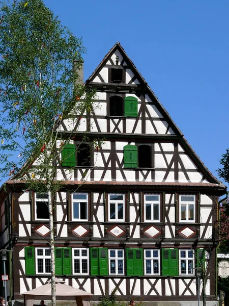 Félig Fából Készült Ház Májusfa Zaisersweiher Maulbronn Baden Wrttemberg Németország — Stock Fotó