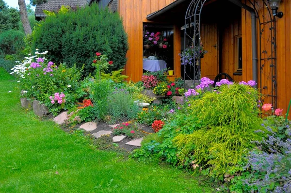 Észak Fekete Erdő Díszkert Virágokkal Házban Gyep Évelő Kert Baden — Stock Fotó