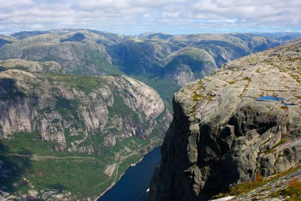 ノルウェー ヨーロッパに向かうライスフィヨルドの眺め — ストック写真