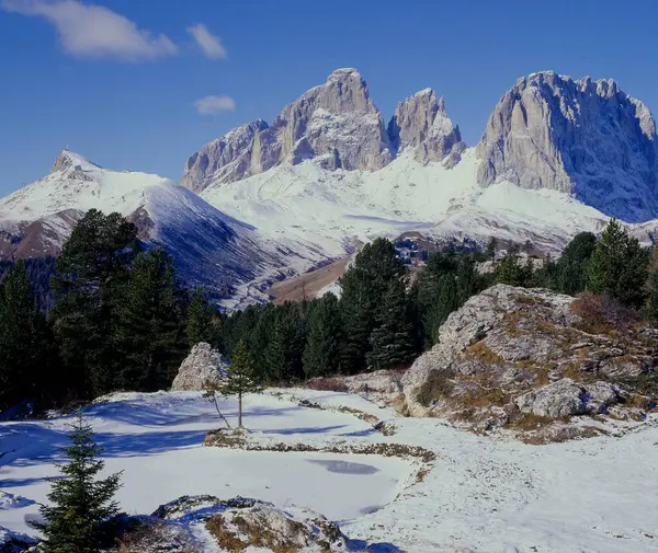 Zugefrorener Bergsee Pordoipass Mit Blick Auf Col Rodella Grohmannspitze Fnf — Stockfoto