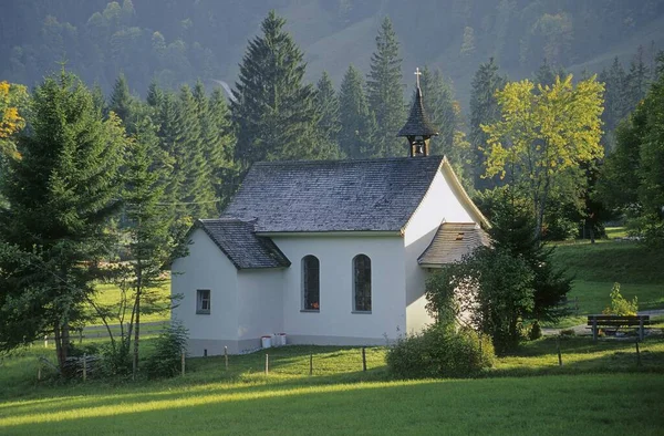 瑞士弗里斯堡州Schwarzsee附近的教堂 瑞士弗里斯堡前阿尔卑斯山 — 图库照片