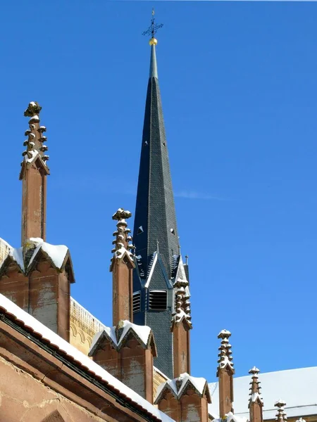 Klášterní Nádvoří Zvonicí Klášterním Kostelem Maulbronnském Klášteře Sněhem Zimě Baden — Stock fotografie