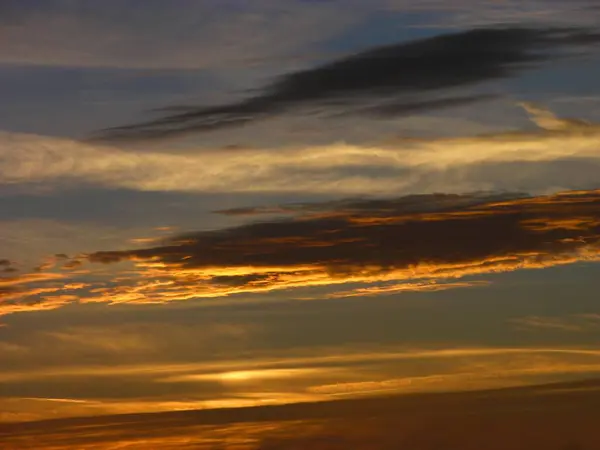 Wieczorna Czerwień Chmury Atmosferyczne — Zdjęcie stockowe