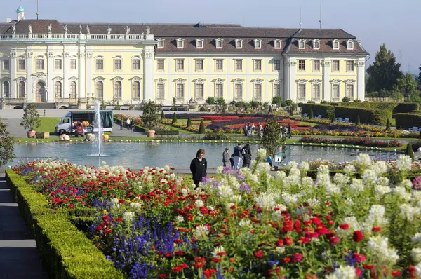Ludwigsburg Kwitnący Pałac Barokowy Kwietniki Jesienią — Zdjęcie stockowe
