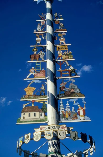 Köyden Zanaatkarlar Marangozların Işaretiyle Maypole Münih Bavyera Almanya Avrupa Yakınlarındaki — Stok fotoğraf