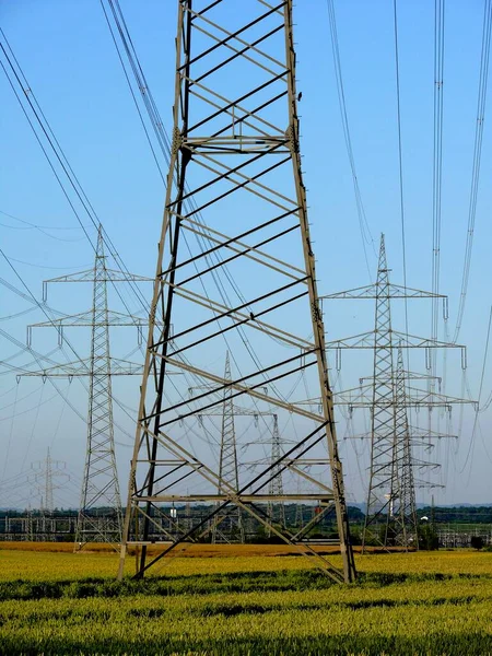 Power pylons, overhead lines, power supply