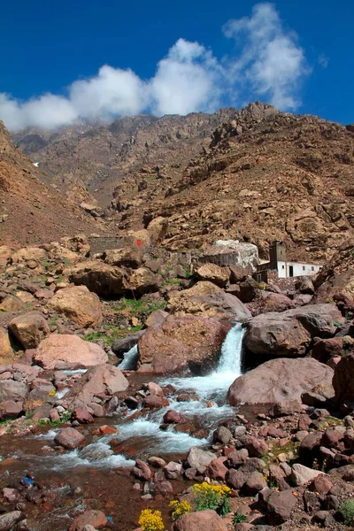Ορεινή Ροή Στο Ορεινό Χωριό Sidi Chamharouch High Atlas Μαρόκο — Φωτογραφία Αρχείου