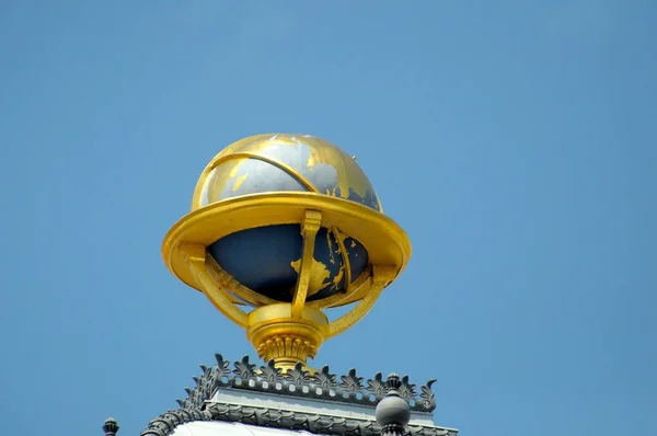奥地利 维也纳 屋顶上的地球 — 图库照片