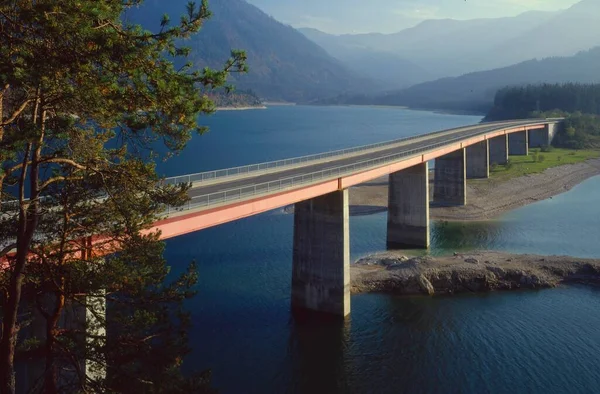 Ponte Sobre Reservatório Sylvenstein — Fotografia de Stock