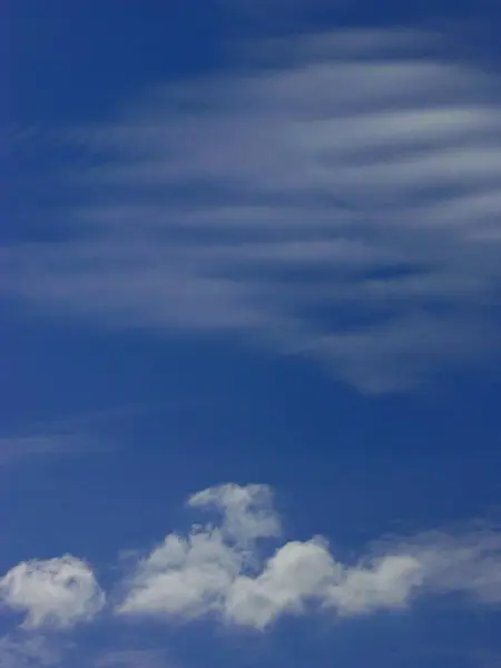 Bílé Mraky Modrou Oblohou Pozadí — Stock fotografie