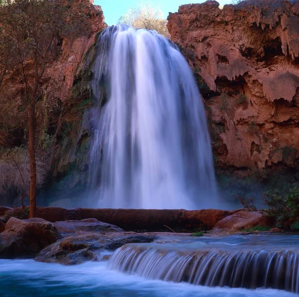 Jesienny Krajobraz Wodospad Havasu Niedaleko Supei Rezerwat Huvasupei Arizona Usa — Zdjęcie stockowe