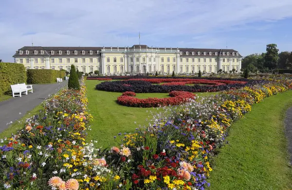 Ludwigsburgský Kvetoucí Barokní Palác Záhony — Stock fotografie