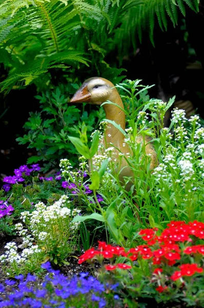 Garden Figure Ceramic Goose Flower Garden — Stock Photo, Image