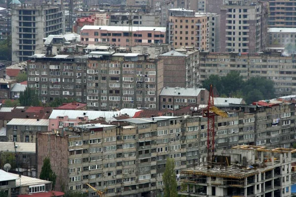 エレバン アルメニア アジアの市内中心部に古く 新しく生まれたプレハブの建物 — ストック写真
