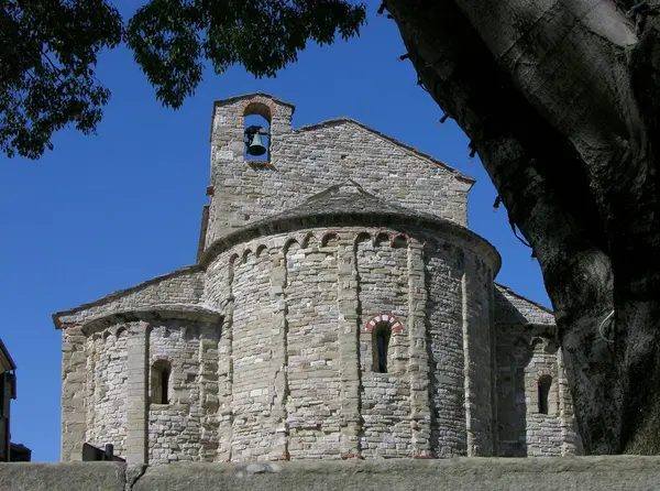 Iglesia Iglesia Piedra Antigua Estilo Arquitectónico Mediterráneo San Leo Cerca —  Fotos de Stock