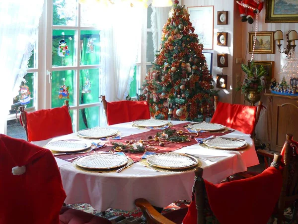 Mesa Navidad Árbol Navidad Decorado Decoraciones Navidad Sala Estar —  Fotos de Stock