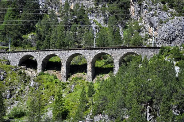 Schweiz Eisenbahnviadukt Zwischen Thusis Und Moritz Rhätische Bahn Europa — Stockfoto