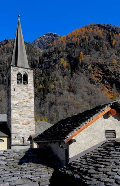 Italia Sesia Valle Cerca Alagna Piamonte Iglesia Campanario Casa Piedra —  Fotos de Stock