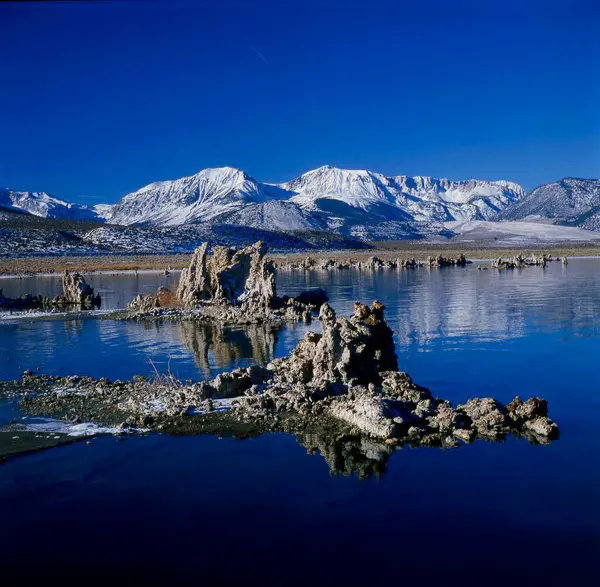 Lago Mono Tufa Rock Sierra Nevada Sullo Sfondo Lee Viking — Foto Stock