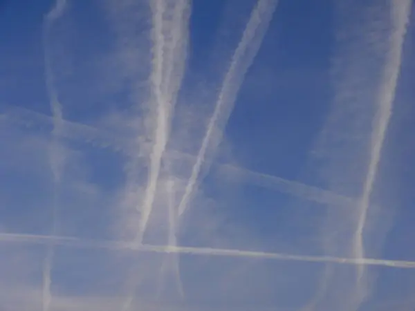 Condensatiesporen Lucht Veroorzaakt Door Vliegtuigen — Stockfoto