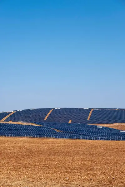 サンリウルファ トルコ アジアに近い太陽エネルギーのためのフィールド上のソーラーパネル — ストック写真