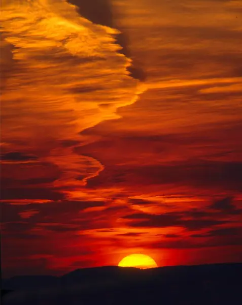 Pôr Sol Céu Noite Atmosfera Nublada — Fotografia de Stock