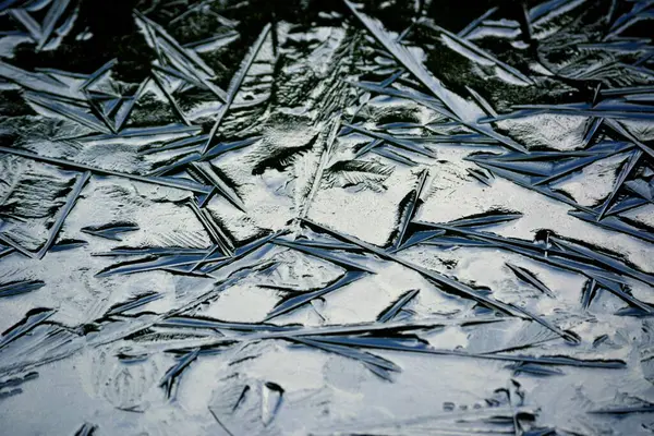 Gefrorener Gartenteich Winter Eisstrukturen Eisformationen — Stockfoto
