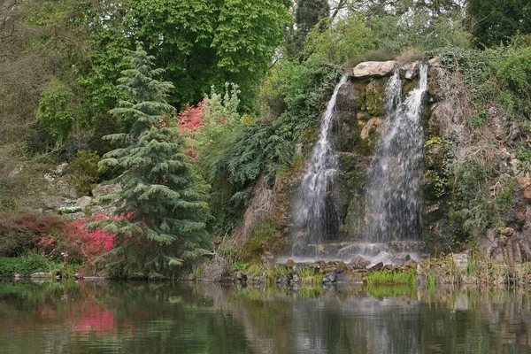 瀑布的美丽景色 自然背景 — 图库照片