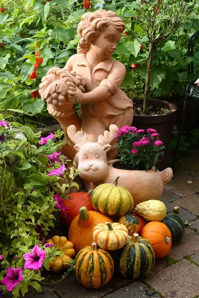 Figurine Jardin Été Avec Fleurs Citrouilles — Photo