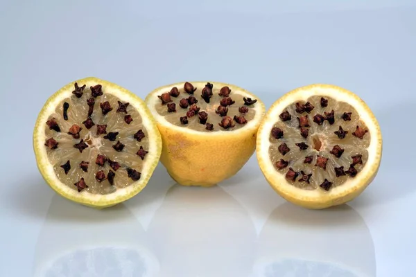 Lemon with Cloves, insect control, combat through smell Lemon Cloves, smell, scent, environmentally acceptable, ec..., Germany, Europe