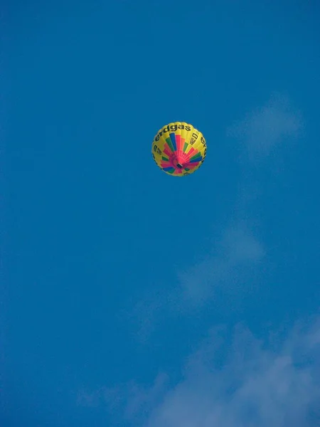 Heißluftballon Fesselballon Wolkenhimmel Erdgaswerbung Heißluftballon Fesselballon Wolkenhimmel Erdgaswerbung — Stockfoto