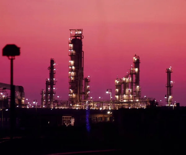 Aardolieraffinaderij Industriële Installatie Chemische Industrie Ruwe Olie Minerale Olie Pijpleiding — Stockfoto