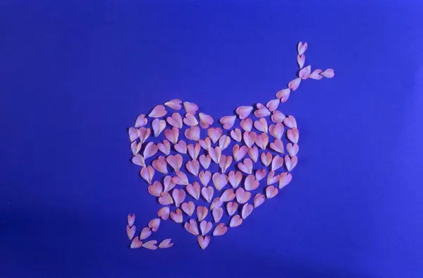 Srdce Mnoha Malých Srdcí Probodnuté Amorovým Šípem Trhající Srdce — Stock fotografie